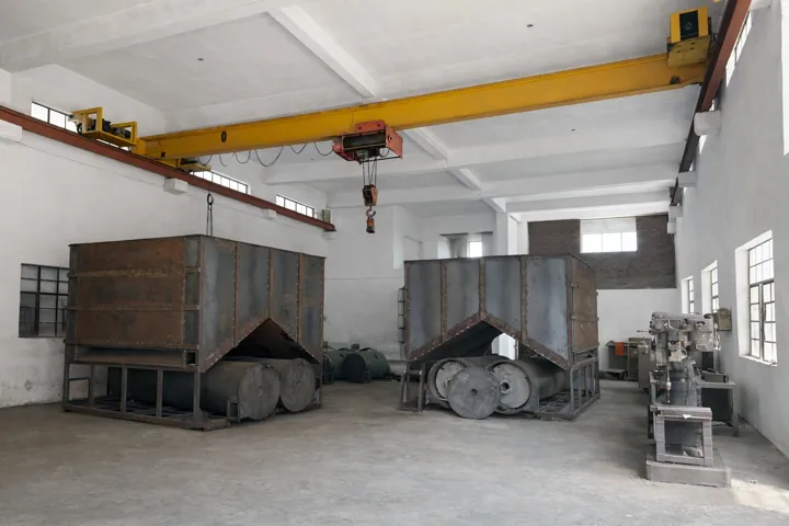 Heavy fabricated units under the overhead crane